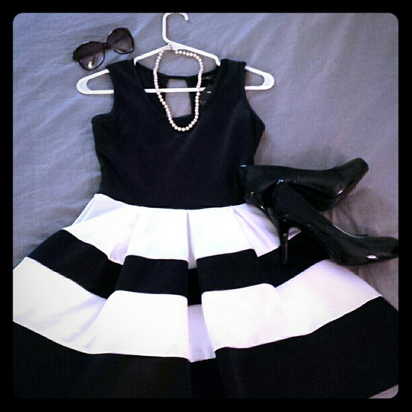Adorable black and white party dress