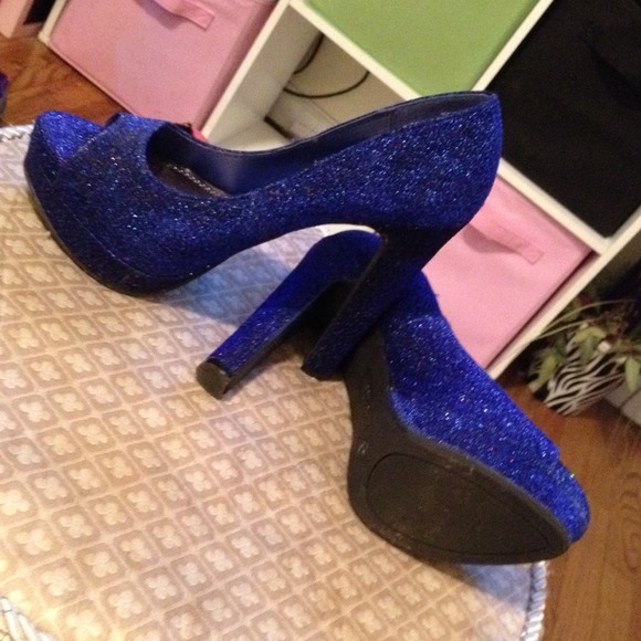 Blue sparkled heels💙💙💙