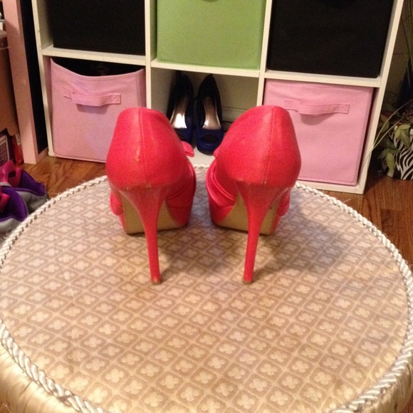 Red bow heels👠👠👠 - Picture 3 of 3