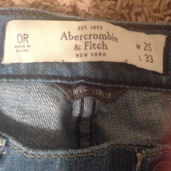 Simple, light wash Abercrombie bootcuts - Picture 4 of 4