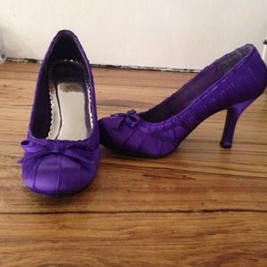 Size 8 dark purple Deb's heels.
