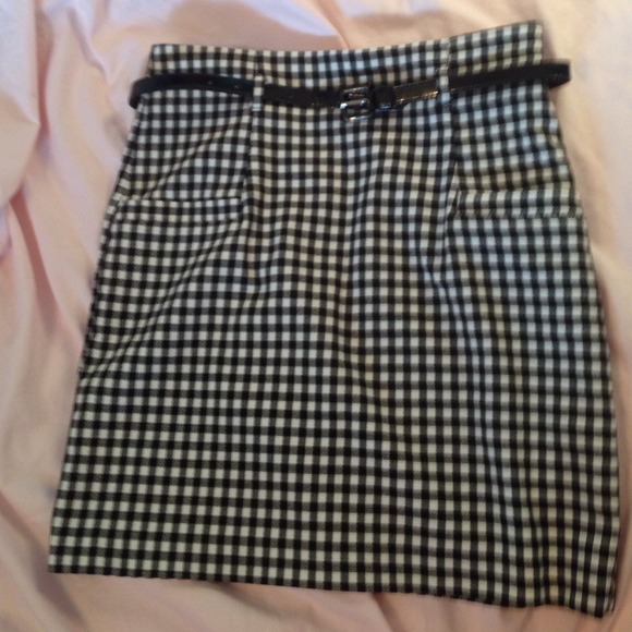 SOLD IN BUNDLE Black and white pencil skirt - Picture 2 of 3
