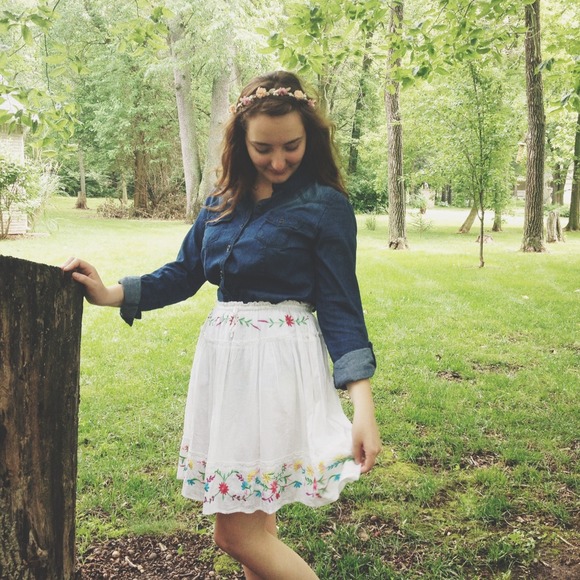 White Embroidered Skirt - Picture 2 of 4