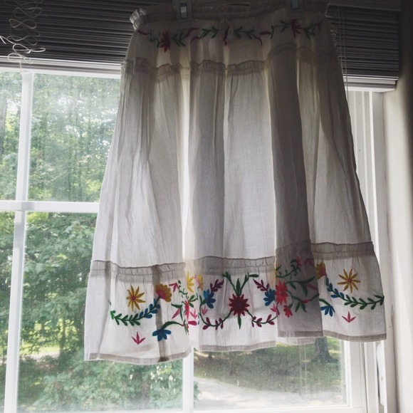 White Embroidered Skirt - Picture 3 of 4