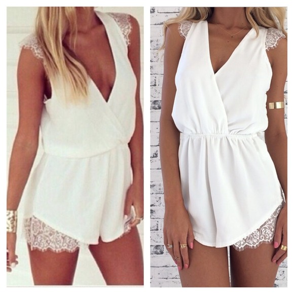 Dresses & Skirts - ⭐️SALE! ⭐️white lace romper sabo skirt S/M
