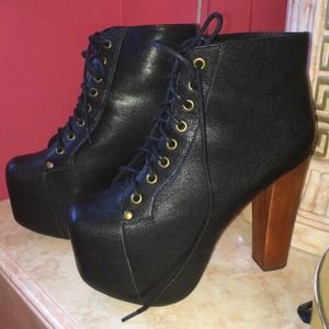 SOLD🔴 Black Leather JC Litas💜