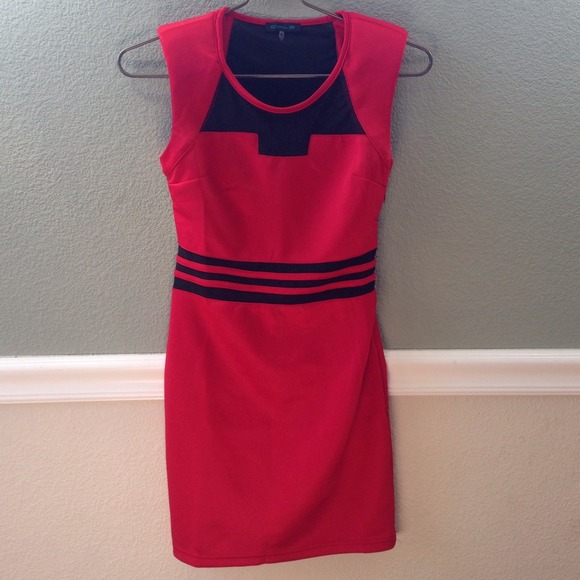 🚫SOLD🚫Red & Black See-Through Back Dress - Picture 2 of 4