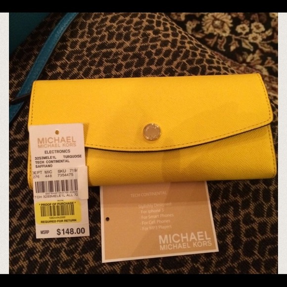 Michael Kors Tech Continental Wallet