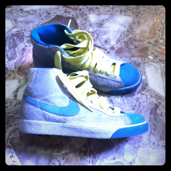 Nike high top shoes size 8