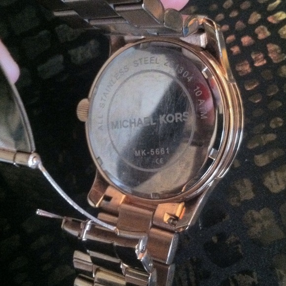 Michael Kors rose gold watch - Picture 3 of 3