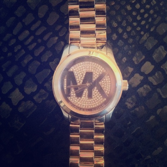 Michael Kors rose gold watch - Picture 1 of 3