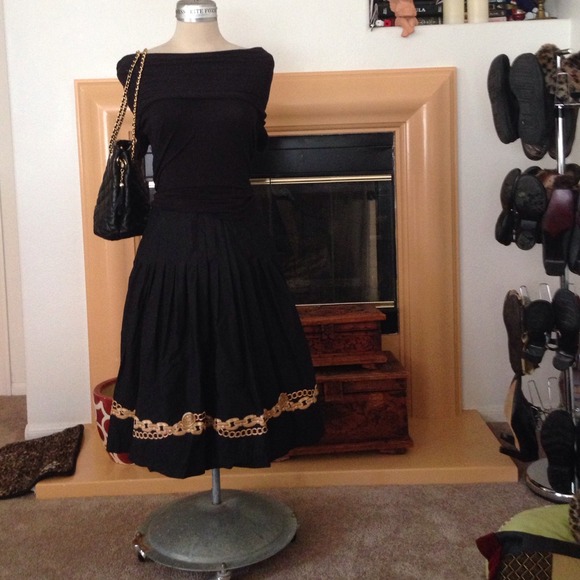 🌝SALE NWT BEAUTIFUL skirt w/gold detail - Picture 1 of 4
