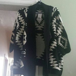 New Aztec 3/4 half sleeve sweater size small