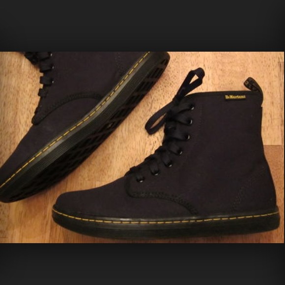 dr. Martens shoredich boot size 8✨