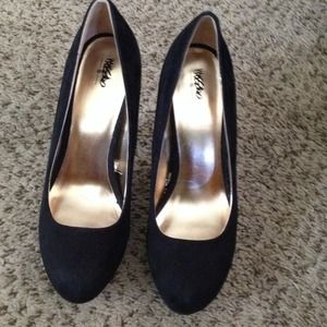 Black mossimo high heels