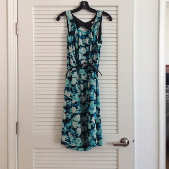 Lovely NWT belted floral dress