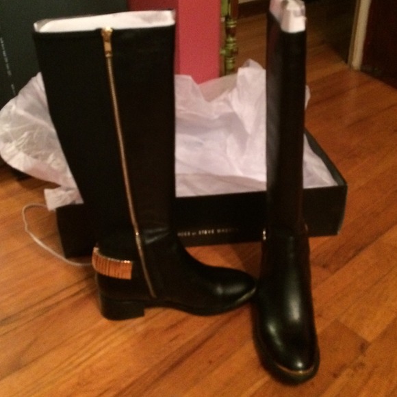 Boots - Picture 3 of 3