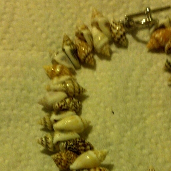 Mini Shell Bracelet - Picture 3 of 3