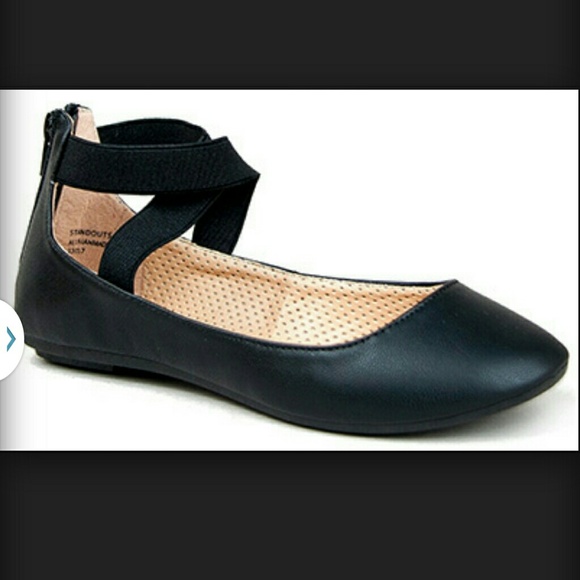 Black ballet flats