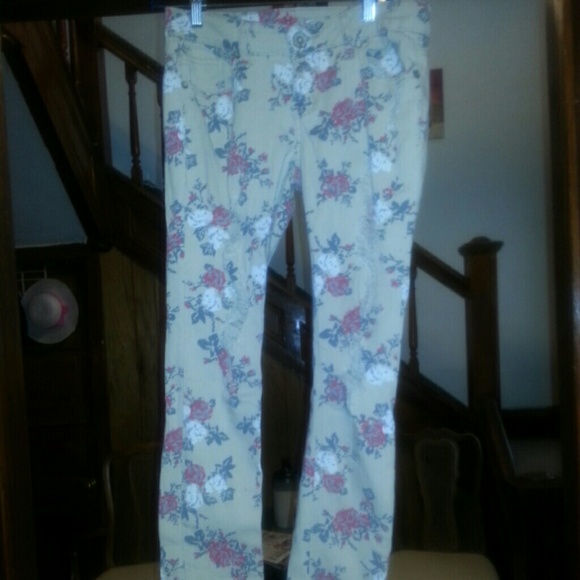 Distressed Floral Print Skinny Jeans