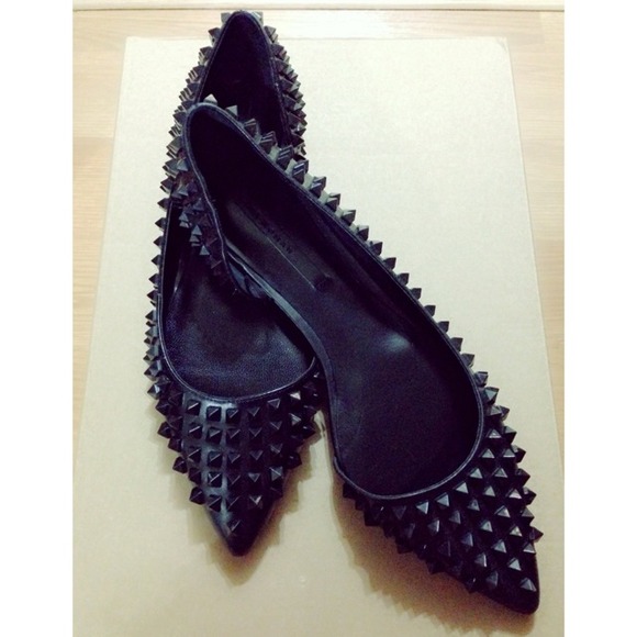 Zara Shoes - Zara Leather Ballerina Flat w/Studs!!