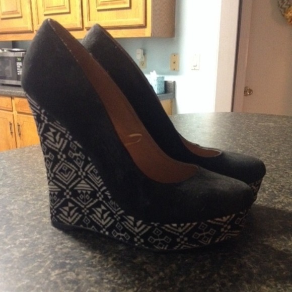 Tribal Print Wedges