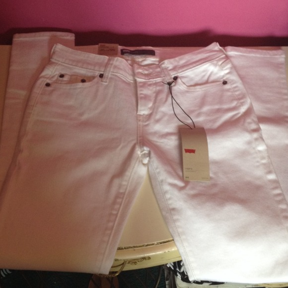 Reserved for @jsg313 Levi's white jeans