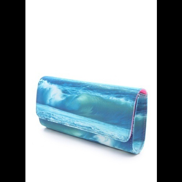 ❌Sold❌Juicy Couture Wave clutch