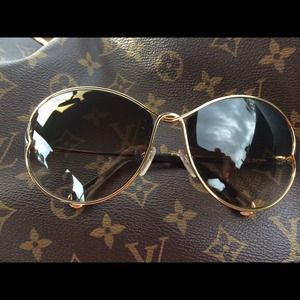 😎SOLD😎 Louis Vuitton Daisy sunglasses