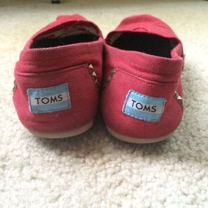 Red Studded Toms