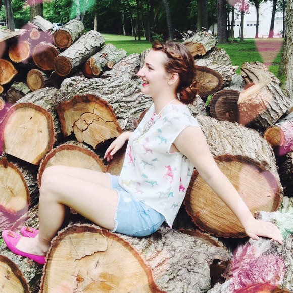 ⭕️Sold⭕️High-Low Unicorn Print Top