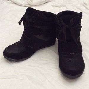 Black wedge sneakers size 7.5