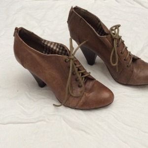 🚫hold🚫Brown heeled oxfords size 7.5