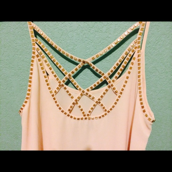 Medium sized 100% polyester blouse