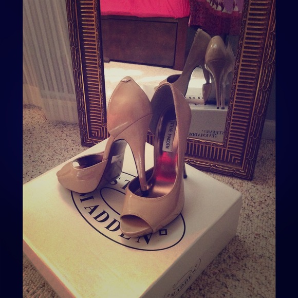 Nude Steve Madden Pumps