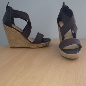 💛Kenneth Cole Reaction Charcoal Gray Wedges💛