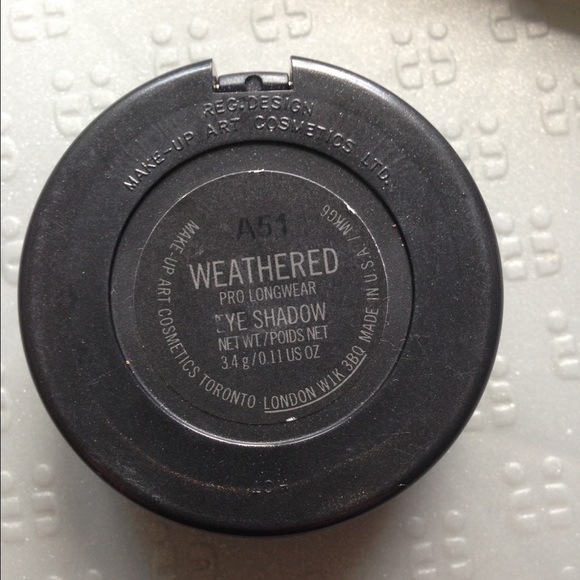 MAC eyeshadow - Picture 3 of 4