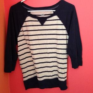 Cute blue & gray striped top!
