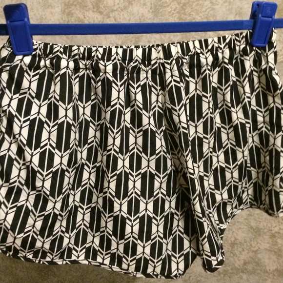 Shorts - Picture 3 of 3