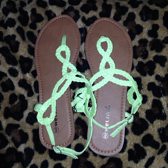 Brand new sandals!!