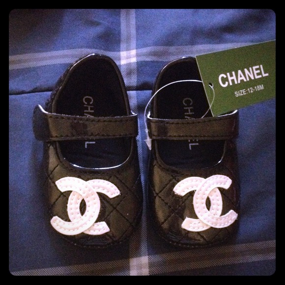 Shoes baby . CHANEL 12-18 months