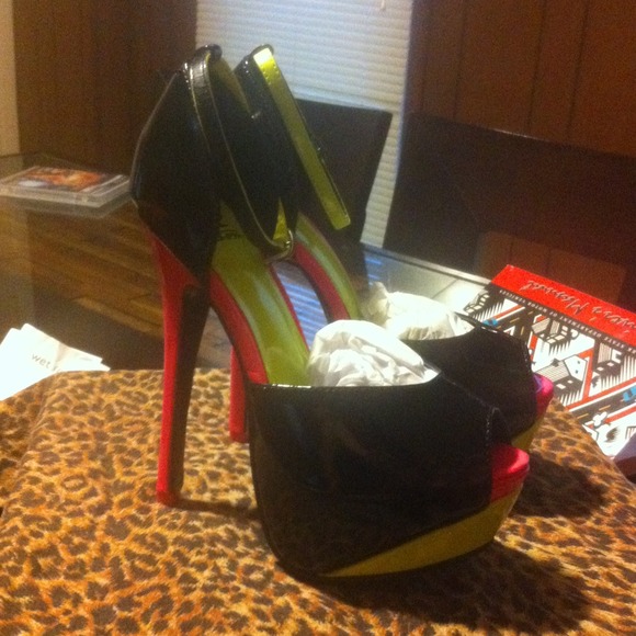 SOLD!!!SOLD!!!SOLD!!BLACK/YELLOW/PINK HEELS SIZE 6