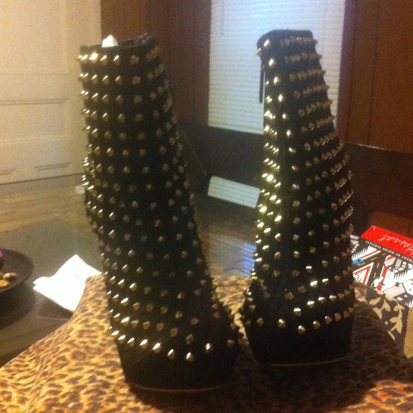 SOLD!!!SOLD!!!SOLD!BLACK WITH GOLD SPIKES BOOTIES