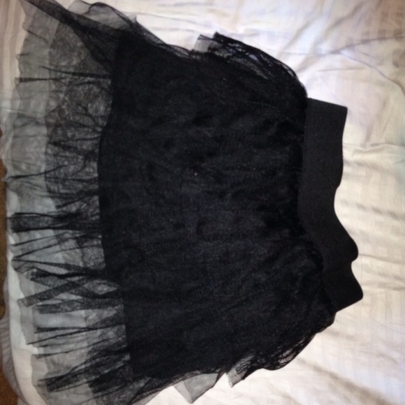 Black multi-layered skirt