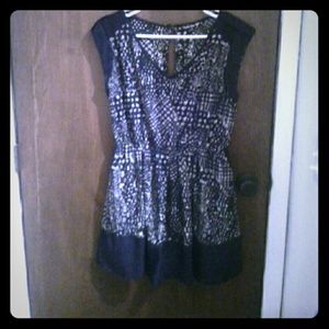 Super cute dress! Black and white