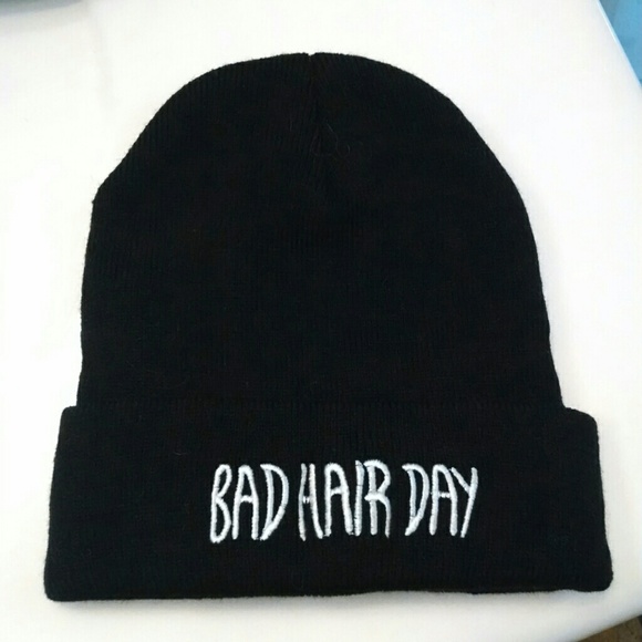 SOLD ON VINTED "Bad Hair Day" beanie