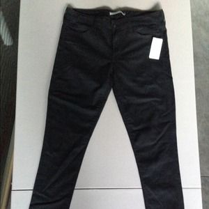 NWT VINCE BLACK SKINNY JEANS.