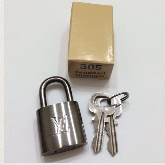 Authentic louis vuitton lock set 305