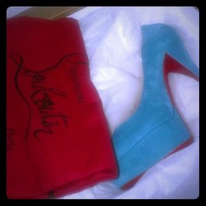 *💣💣ON SALE* Christian louboutin HEELS