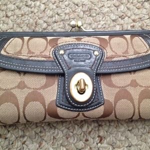 🌟Sold🌟Coach Legacy Wallet